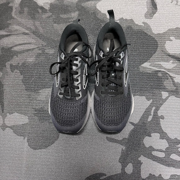 Women Brooks levitate GTS 6 size 7,5 - Picture 2 of 6